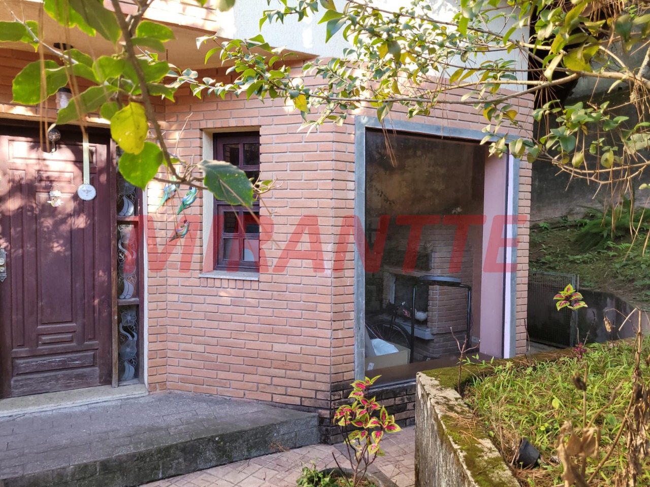 Cond. fechado de 180m² com 3 quartos em Samambaia