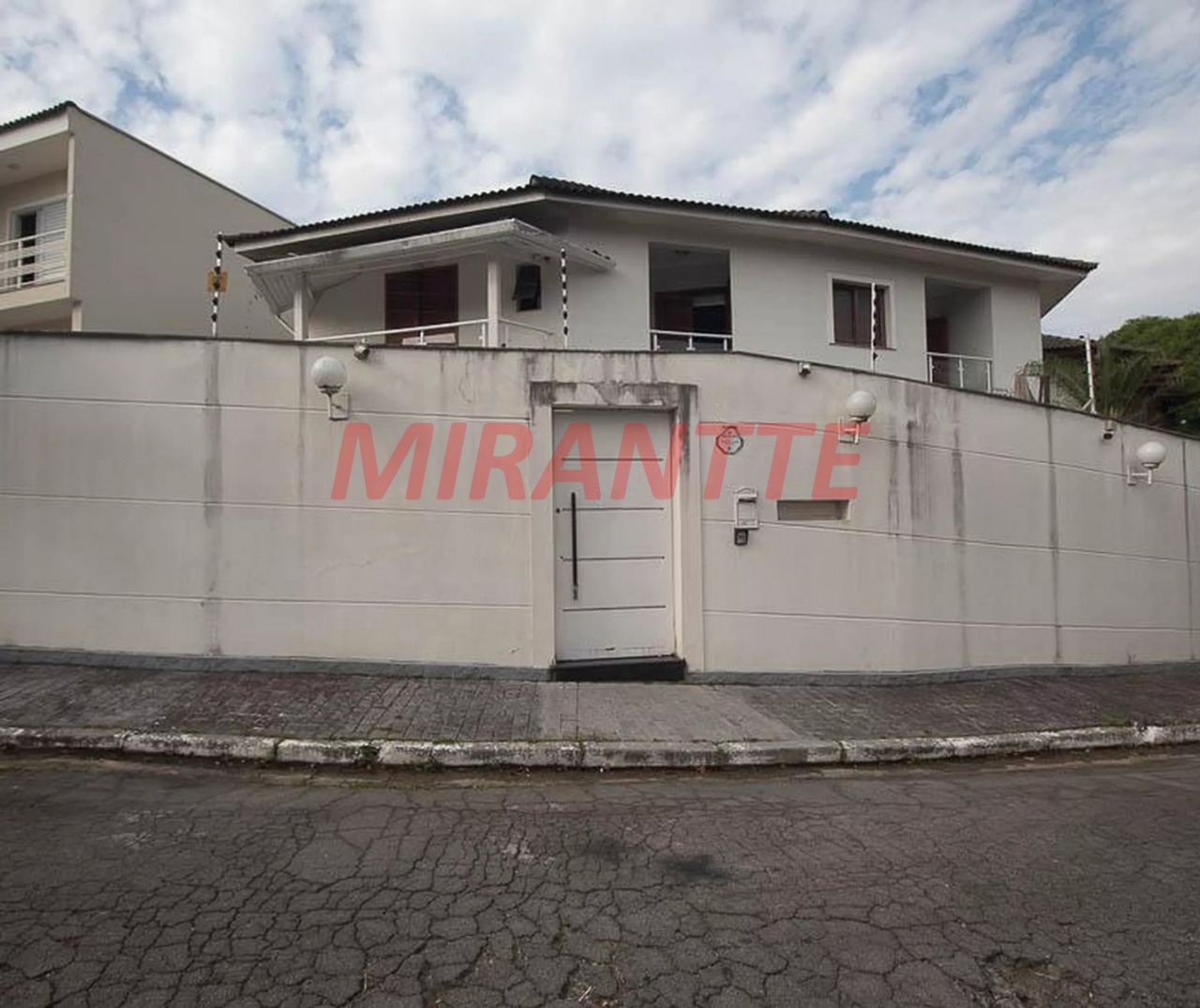 Sobrado de 365m² com 4 quartos em Palmas Do Tremembé