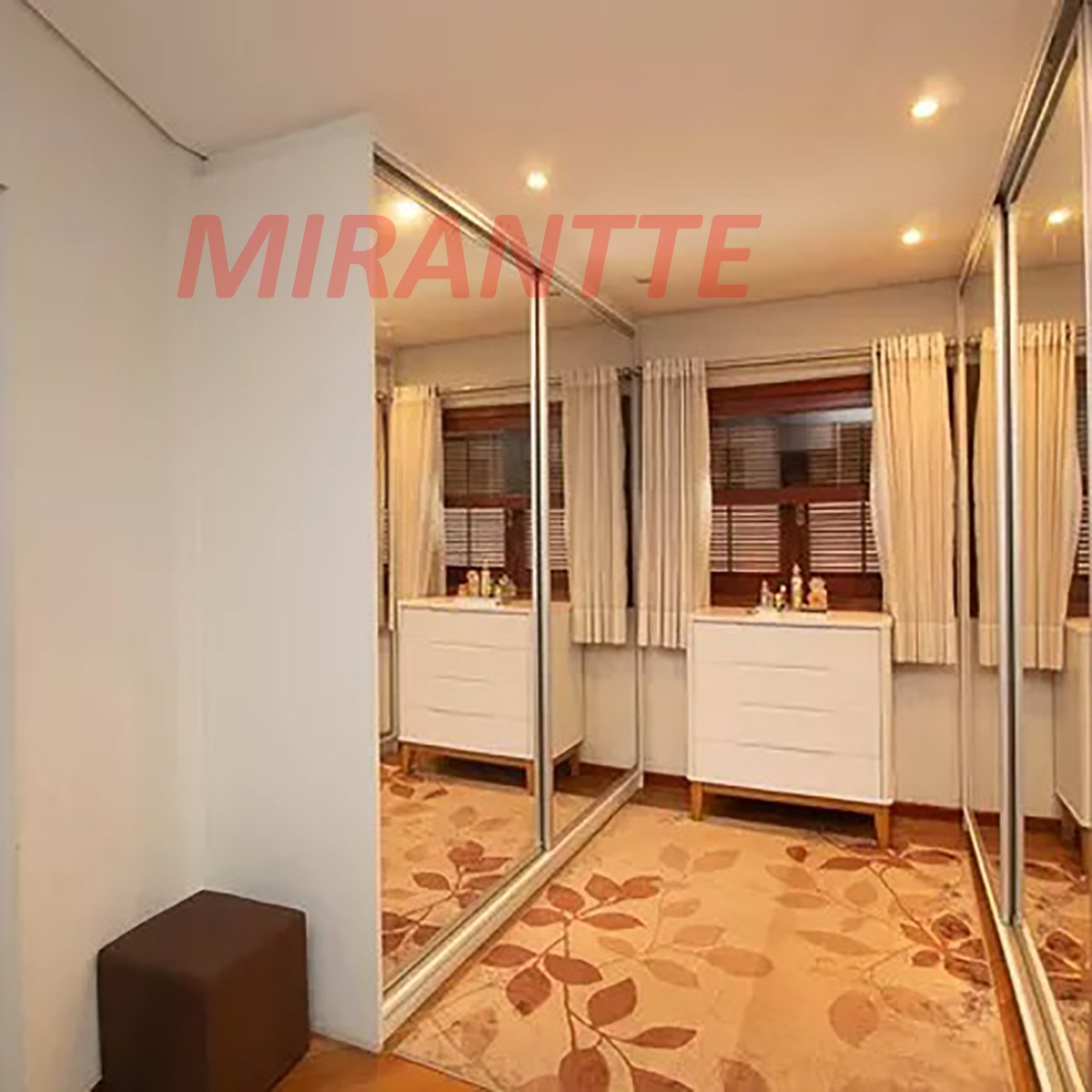 Sobrado de 365m² com 4 quartos em Palmas Do Tremembé