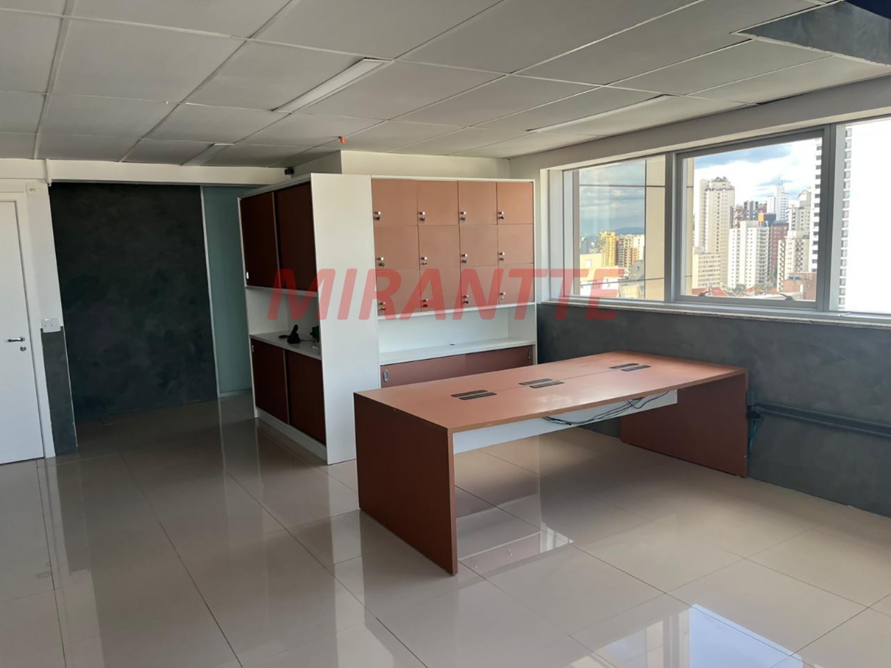 Conjunto comercial de 185m² em Santana