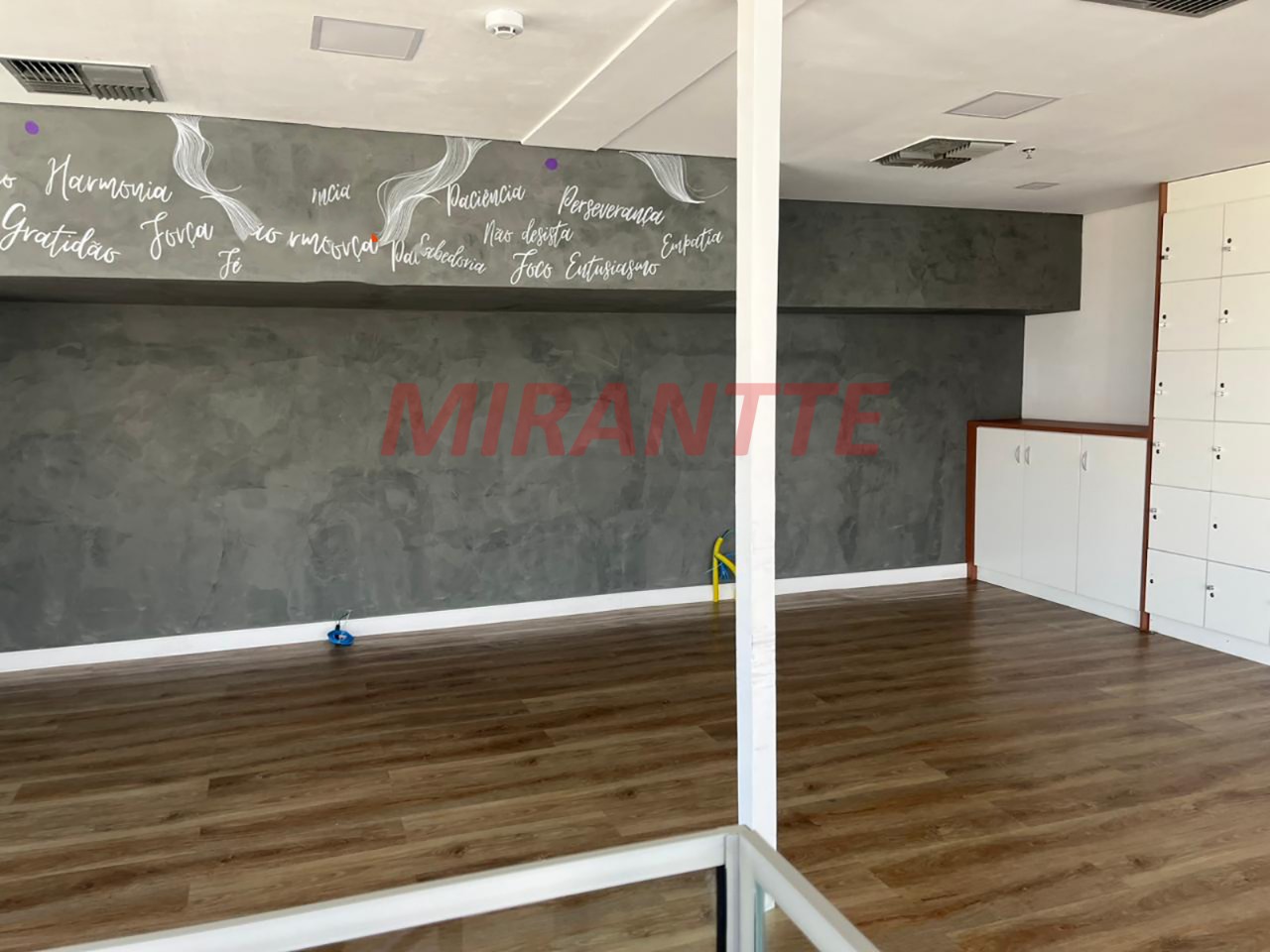 Conjunto comercial de 185m² em Santana