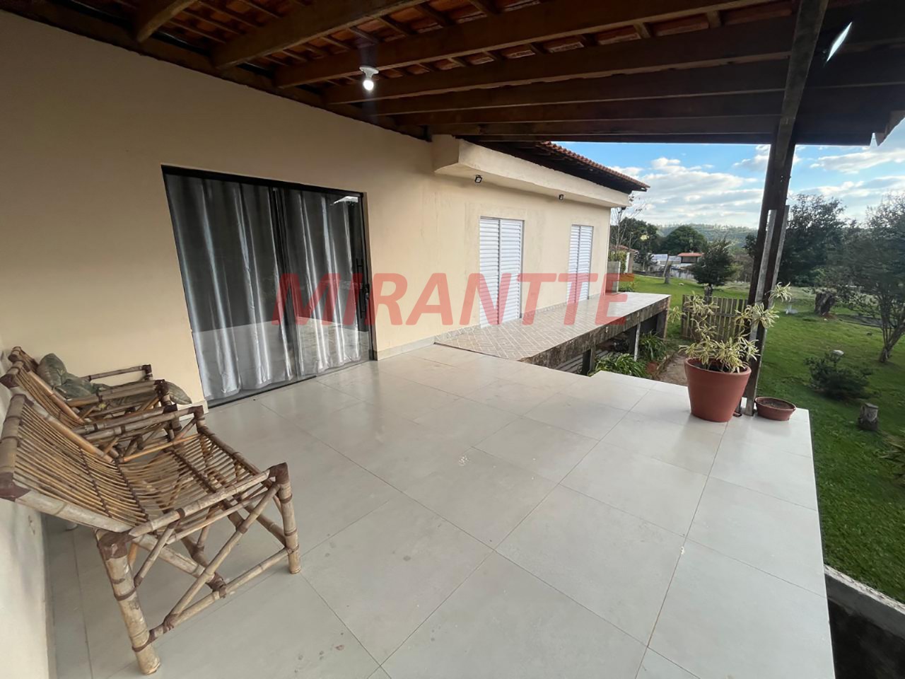 ChÁcara de 200m² com 4 quartos em Jundiaizinho (Terra Preta)