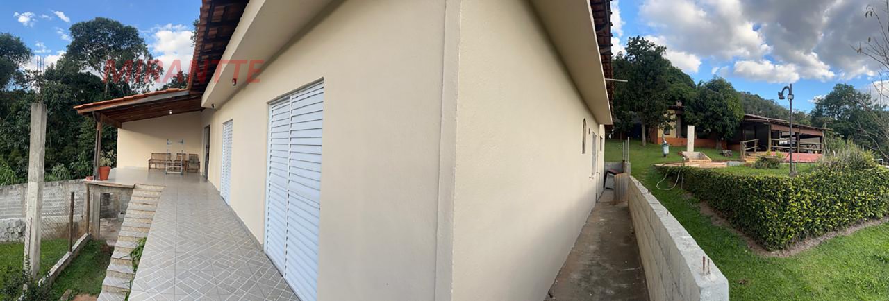 ChÁcara de 200m² com 4 quartos em Jundiaizinho (Terra Preta)