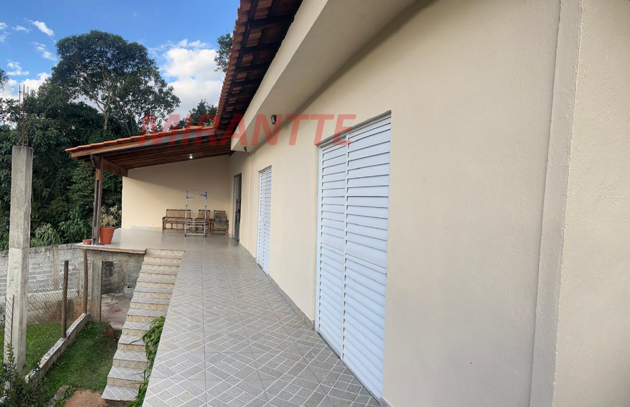 ChÁcara de 200m² com 4 quartos em Jundiaizinho (Terra Preta)