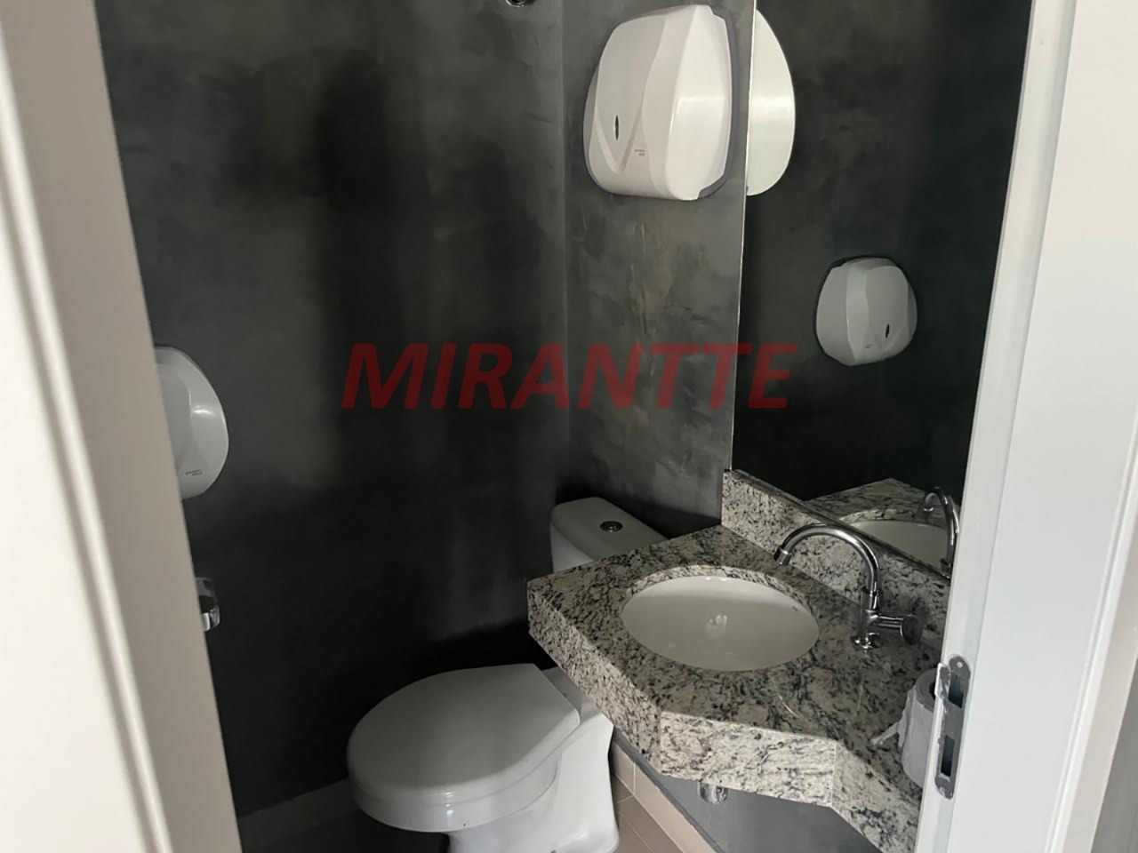 Conjunto comercial de 185m² em Santana