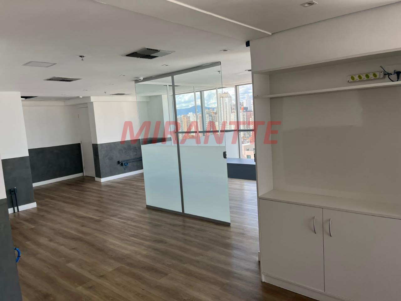 Conjunto comercial de 185m² em Santana