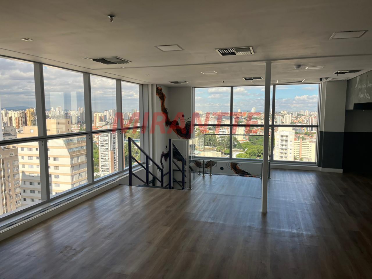 Conjunto comercial de 185m² em Santana