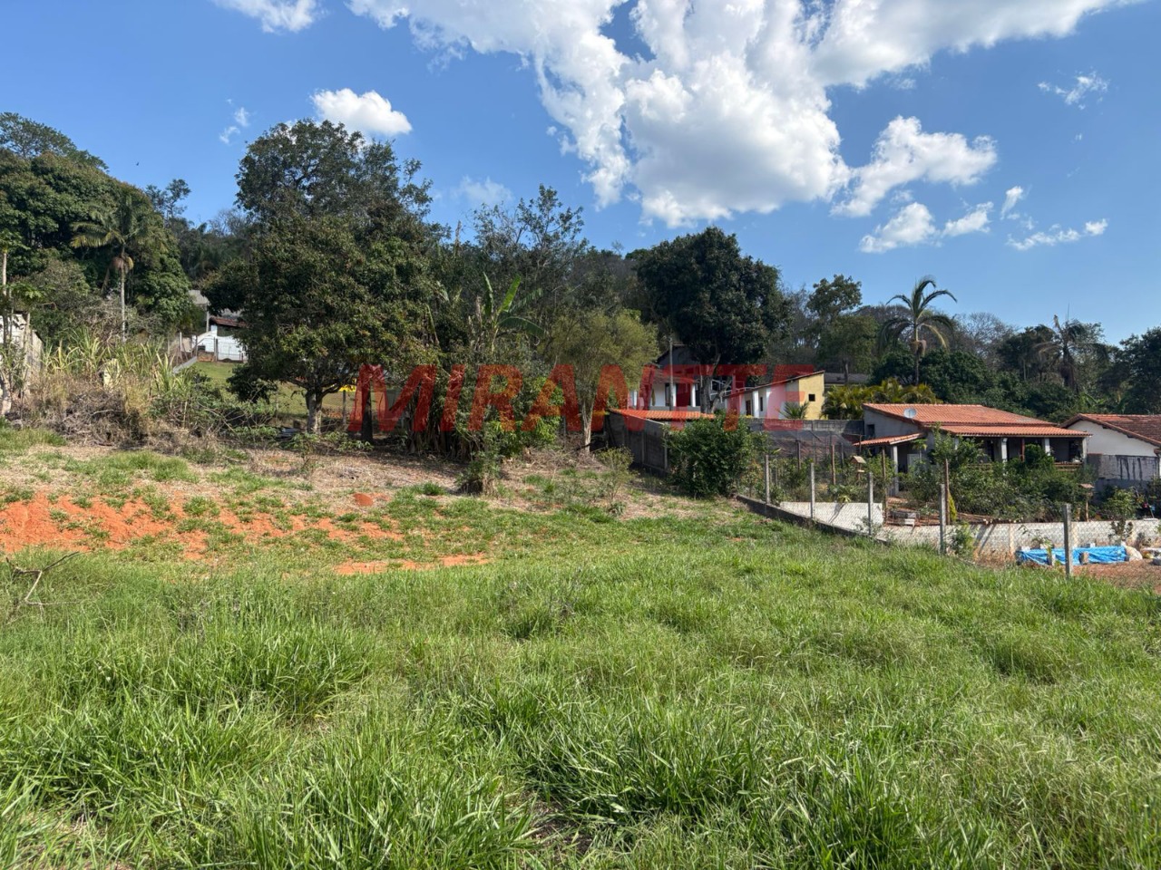 Terreno de 0m² em Jundiaizinho (Terra Preta)