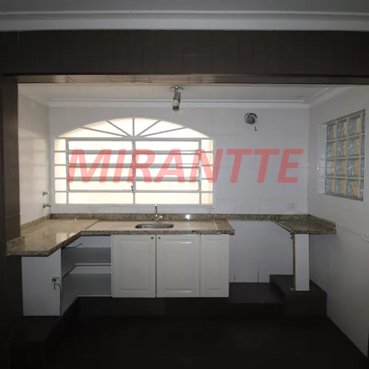 Sobrado de 223m² com 3 quartos em Parada Inglesa