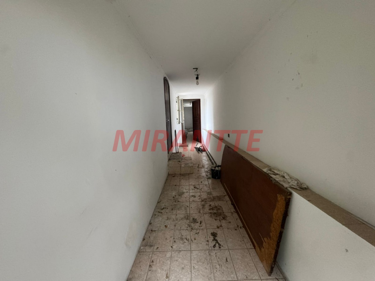 Sobrado de 411m² com 4 quartos em Tremembe