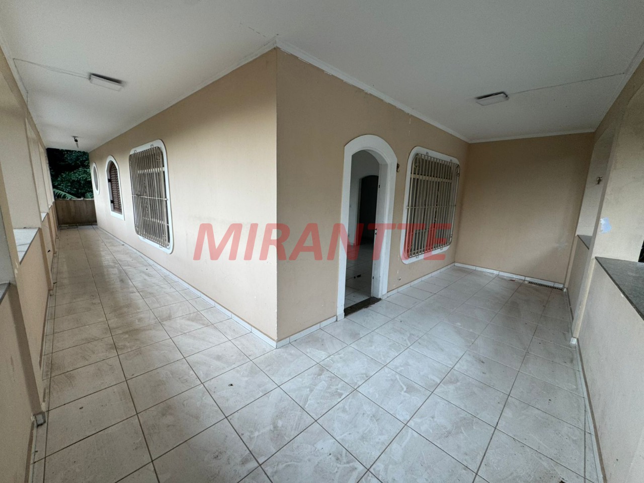 Sobrado de 411m² com 4 quartos em Tremembe