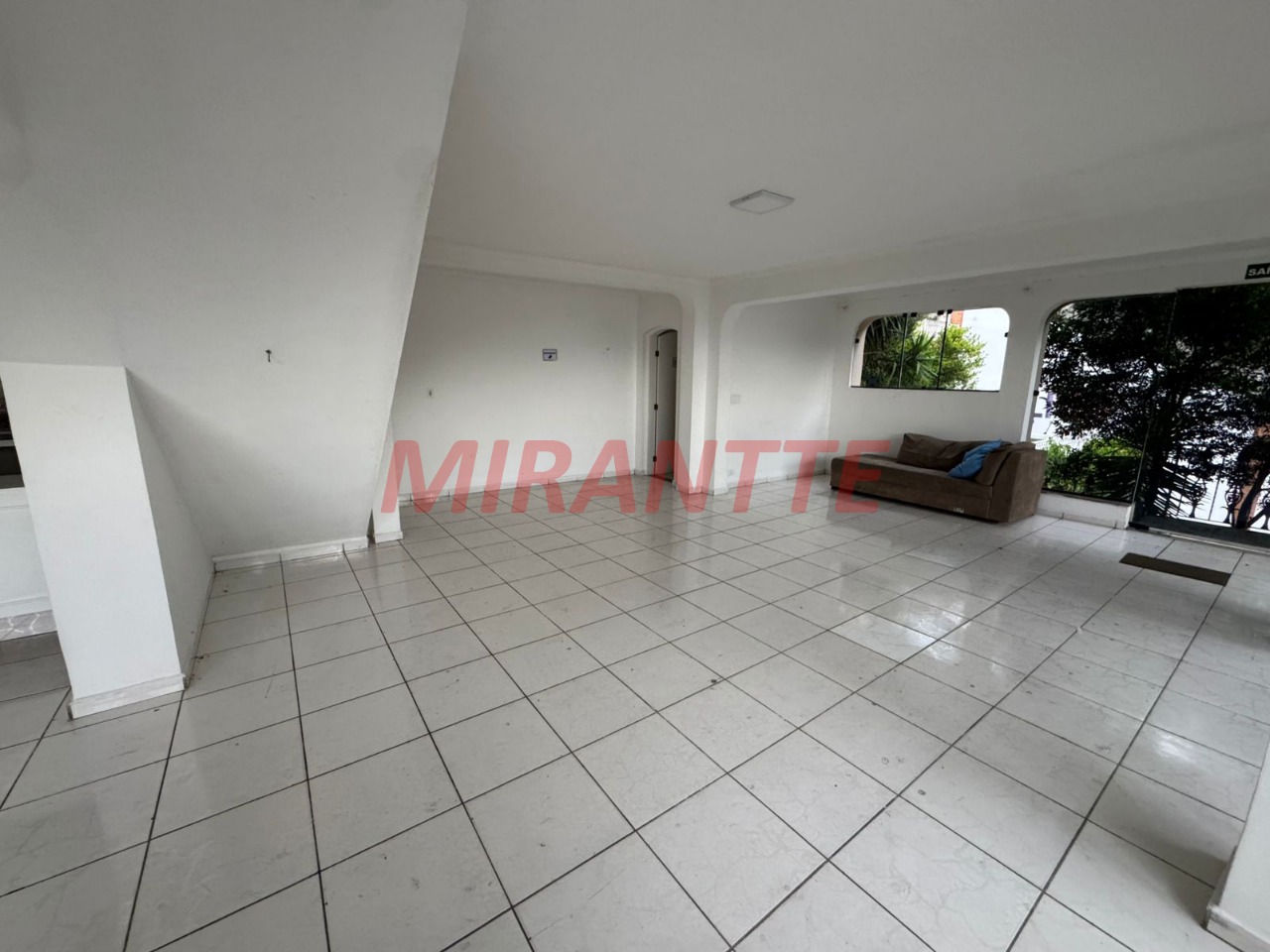 Sobrado de 411m² com 4 quartos em Tremembe