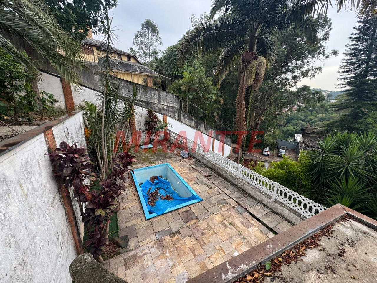 Sobrado de 411m² com 4 quartos em Tremembe