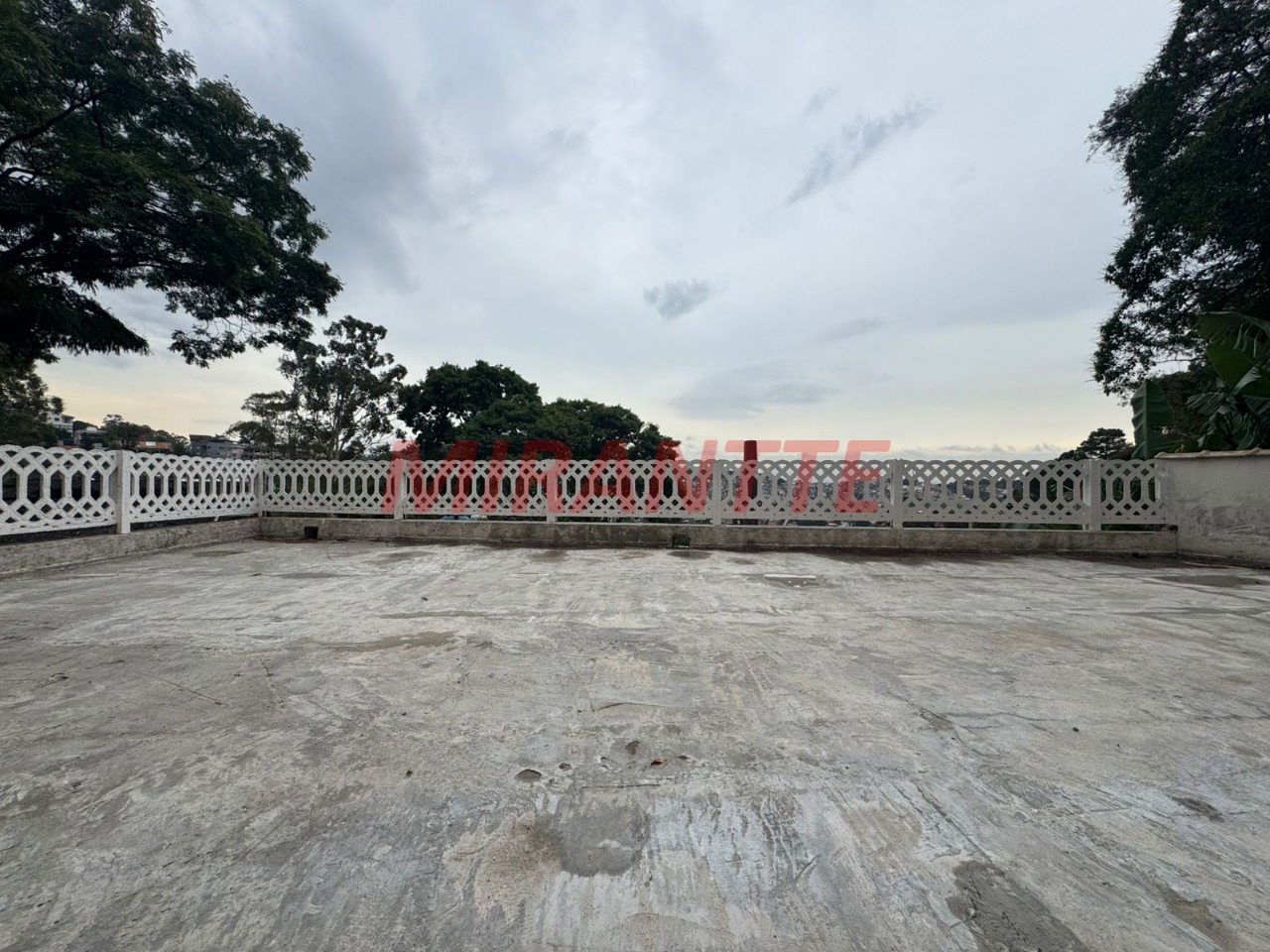 Sobrado de 411m² com 4 quartos em Tremembe
