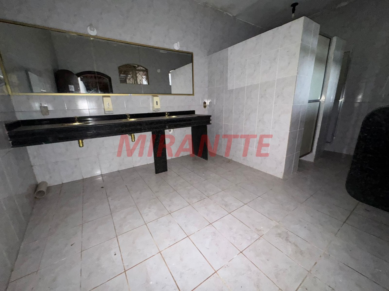 Sobrado de 411m² com 4 quartos em Tremembe