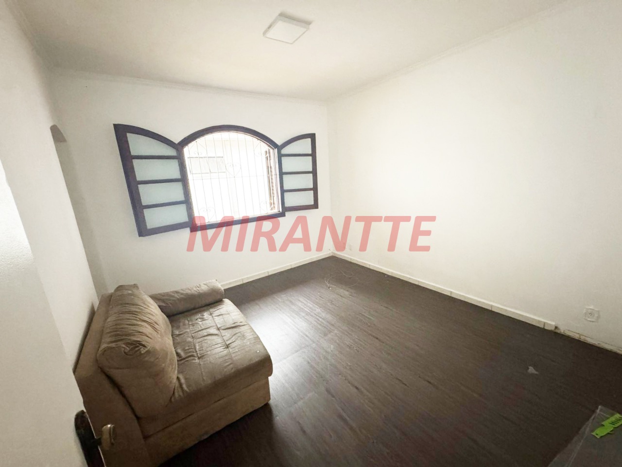 Sobrado de 411m² com 4 quartos em Tremembe