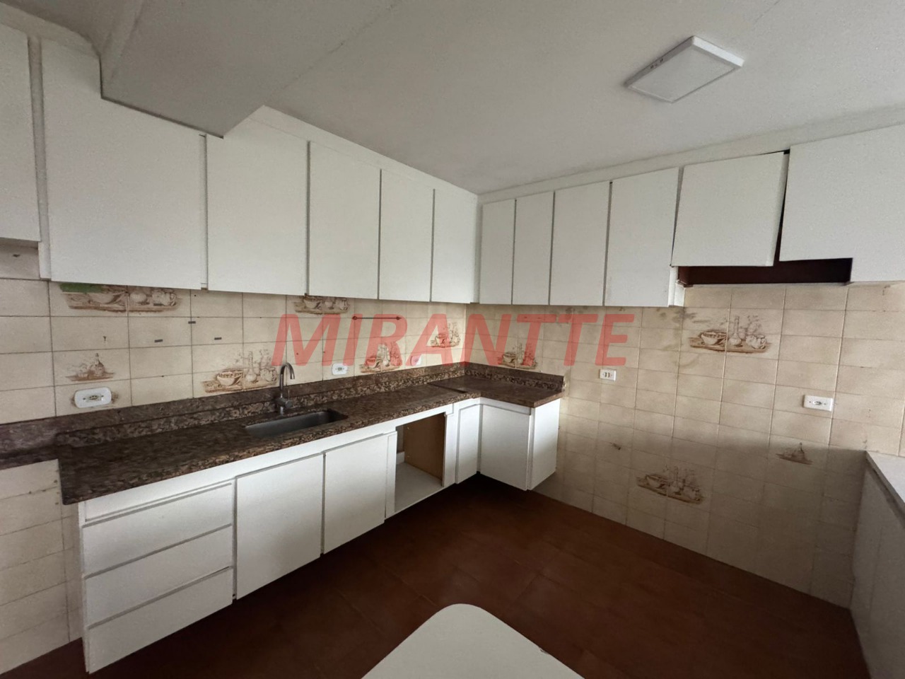 Sobrado de 411m² com 4 quartos em Tremembe