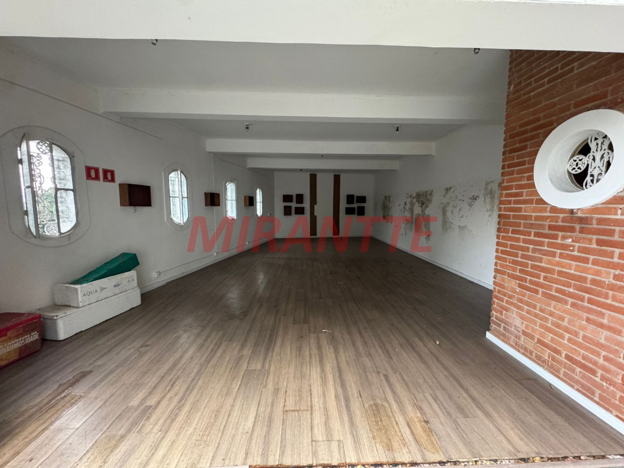 Sobrado de 411m² com 4 quartos em Tremembe
