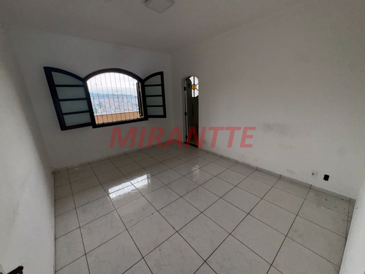 Sobrado de 411m² com 4 quartos em Tremembe