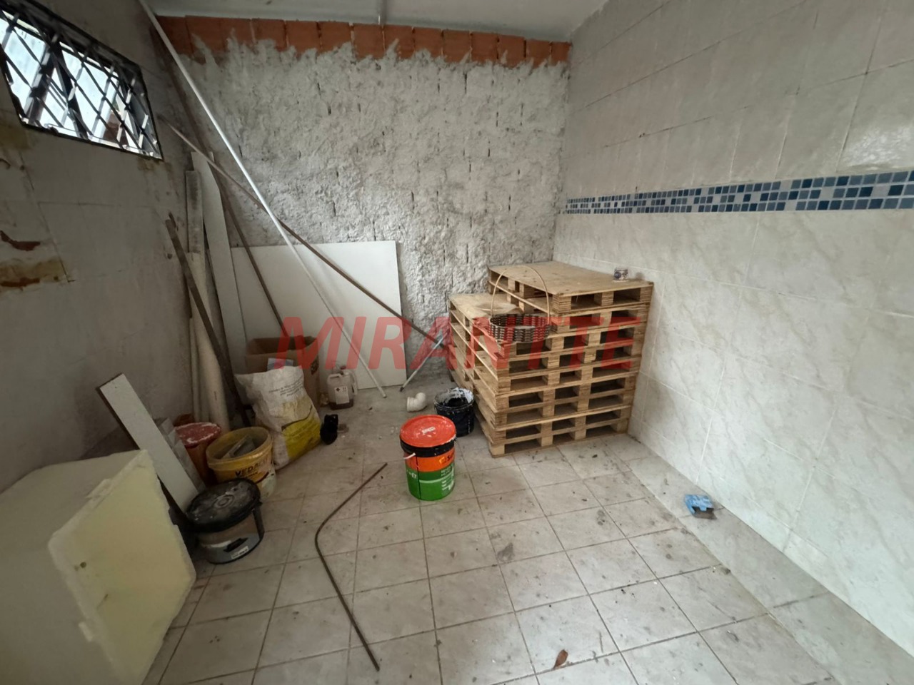 Sobrado de 411m² com 4 quartos em Tremembe