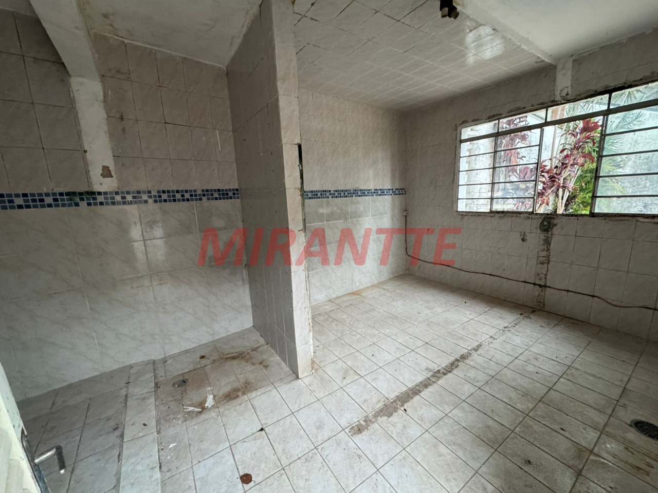 Sobrado de 411m² com 4 quartos em Tremembe