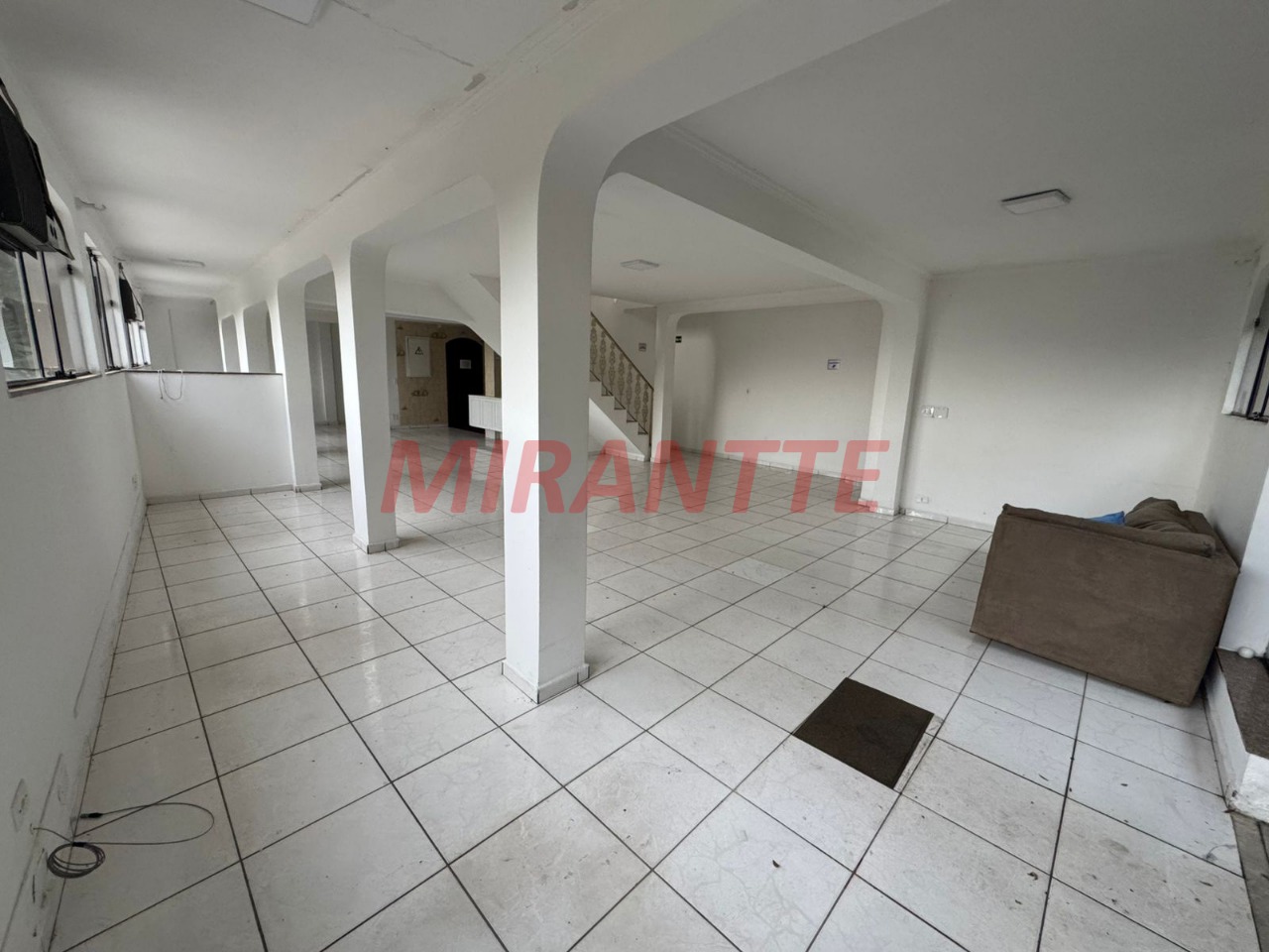 Sobrado de 411m² com 4 quartos em Tremembe