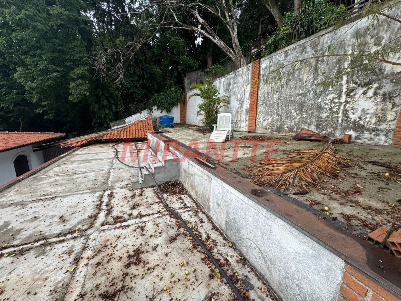 Sobrado de 411m² com 4 quartos em Tremembe