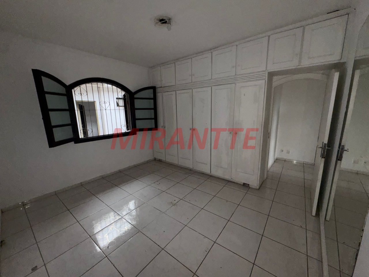 Sobrado de 411m² com 4 quartos em Tremembe