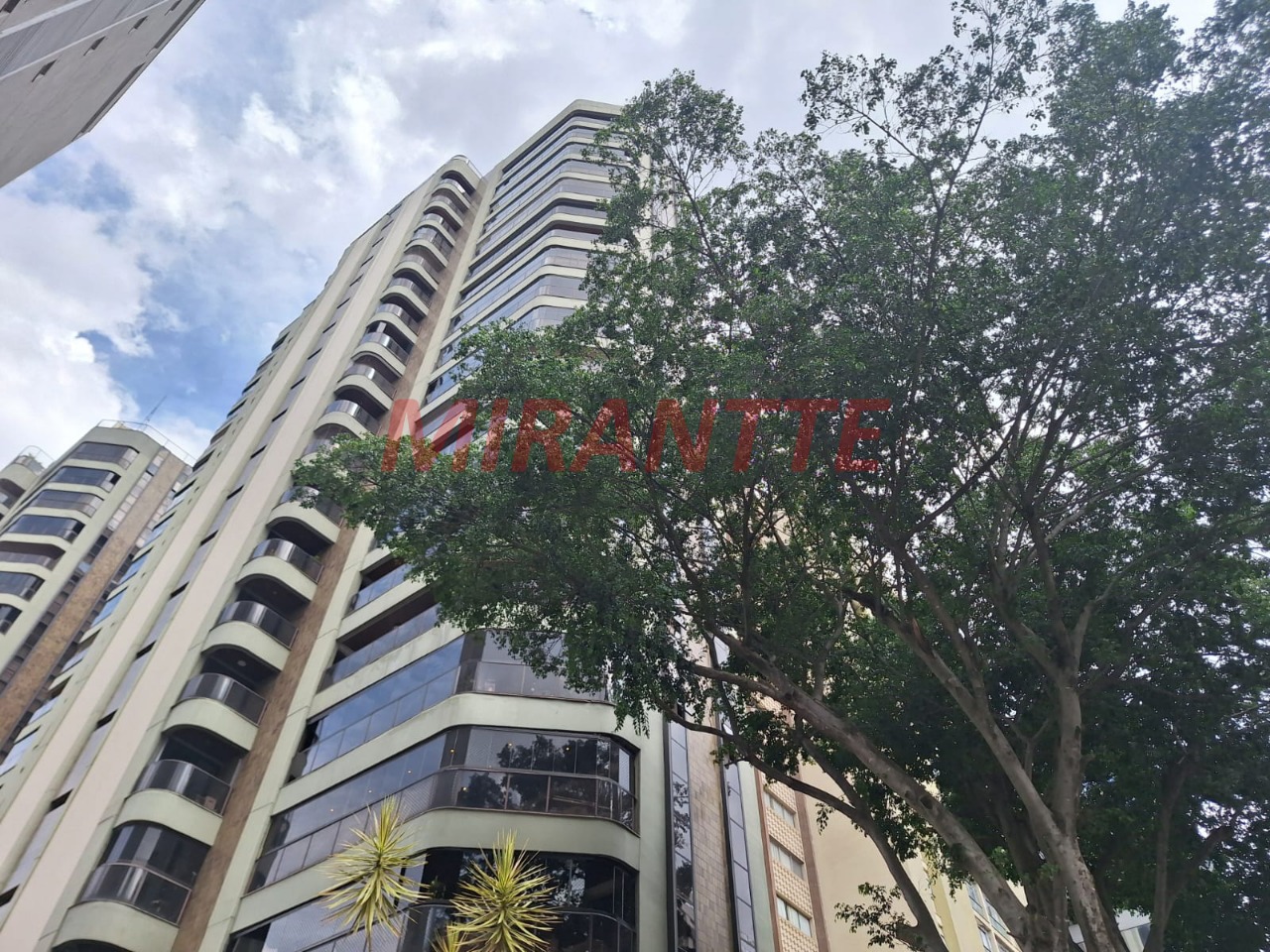 Apartamento de 220m² com 3 quartos em Santana