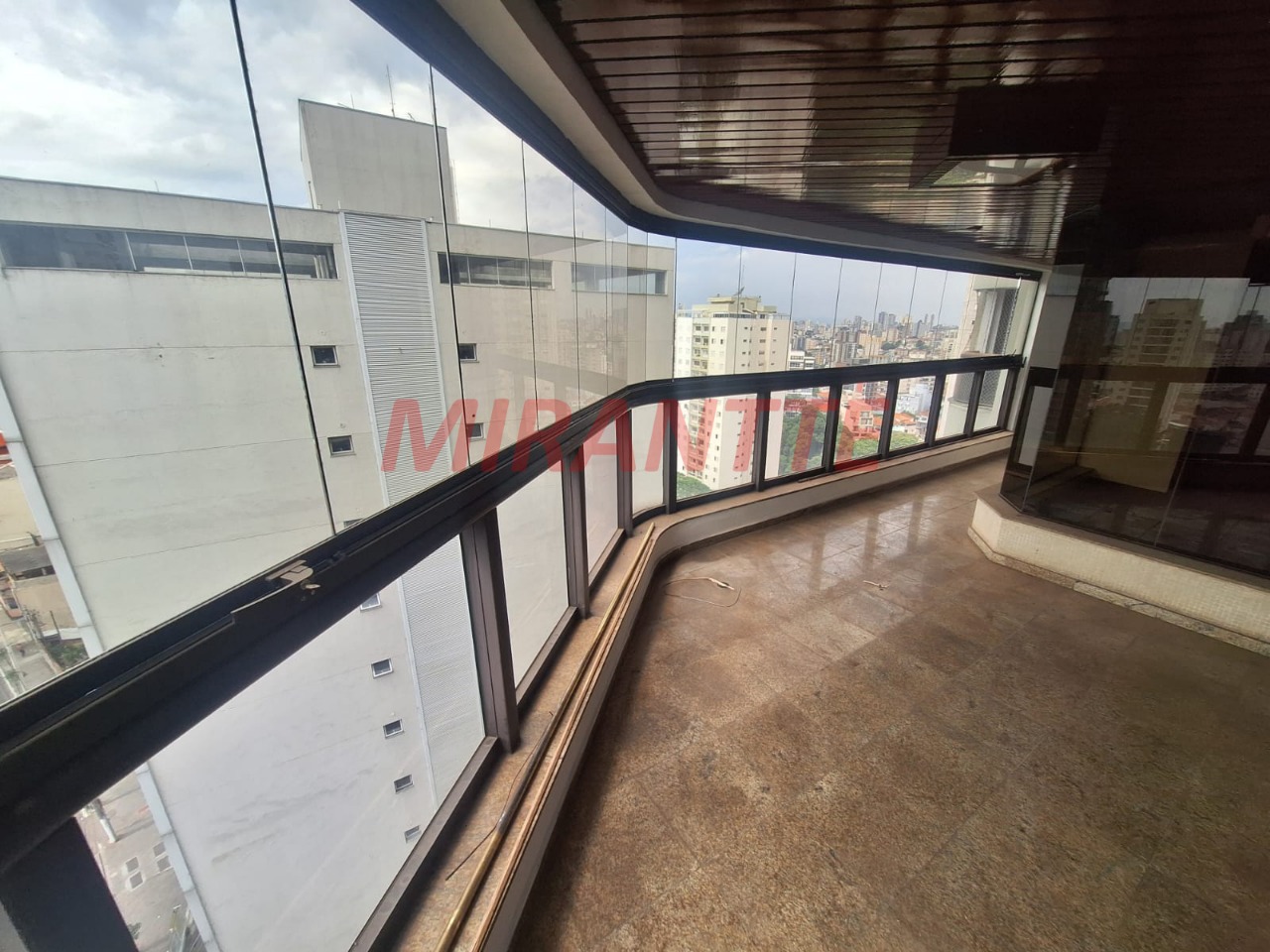 Apartamento de 220m² com 3 quartos em Santana