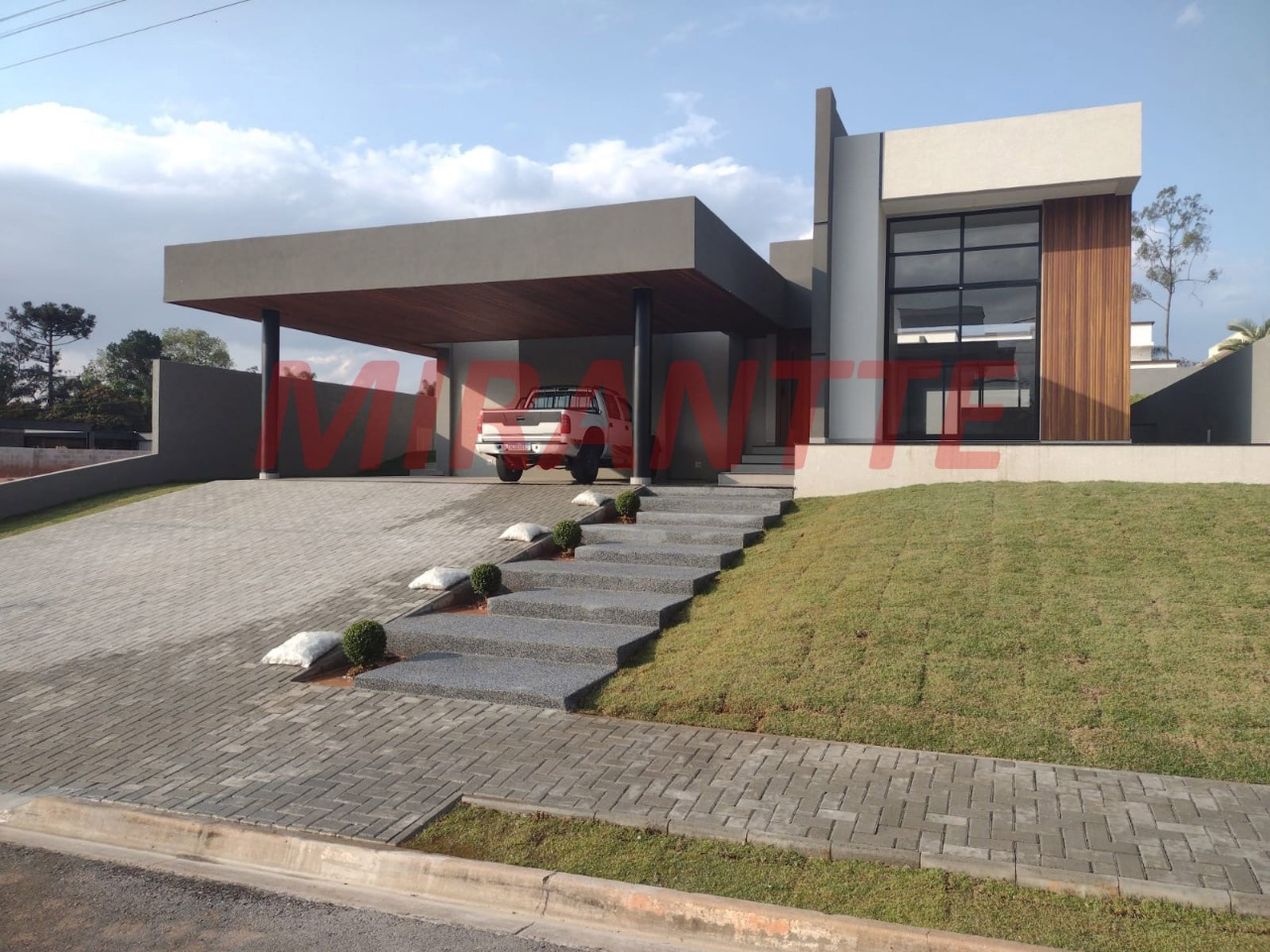 Cond. fechado de 285m² com 4 quartos em Boa Vista