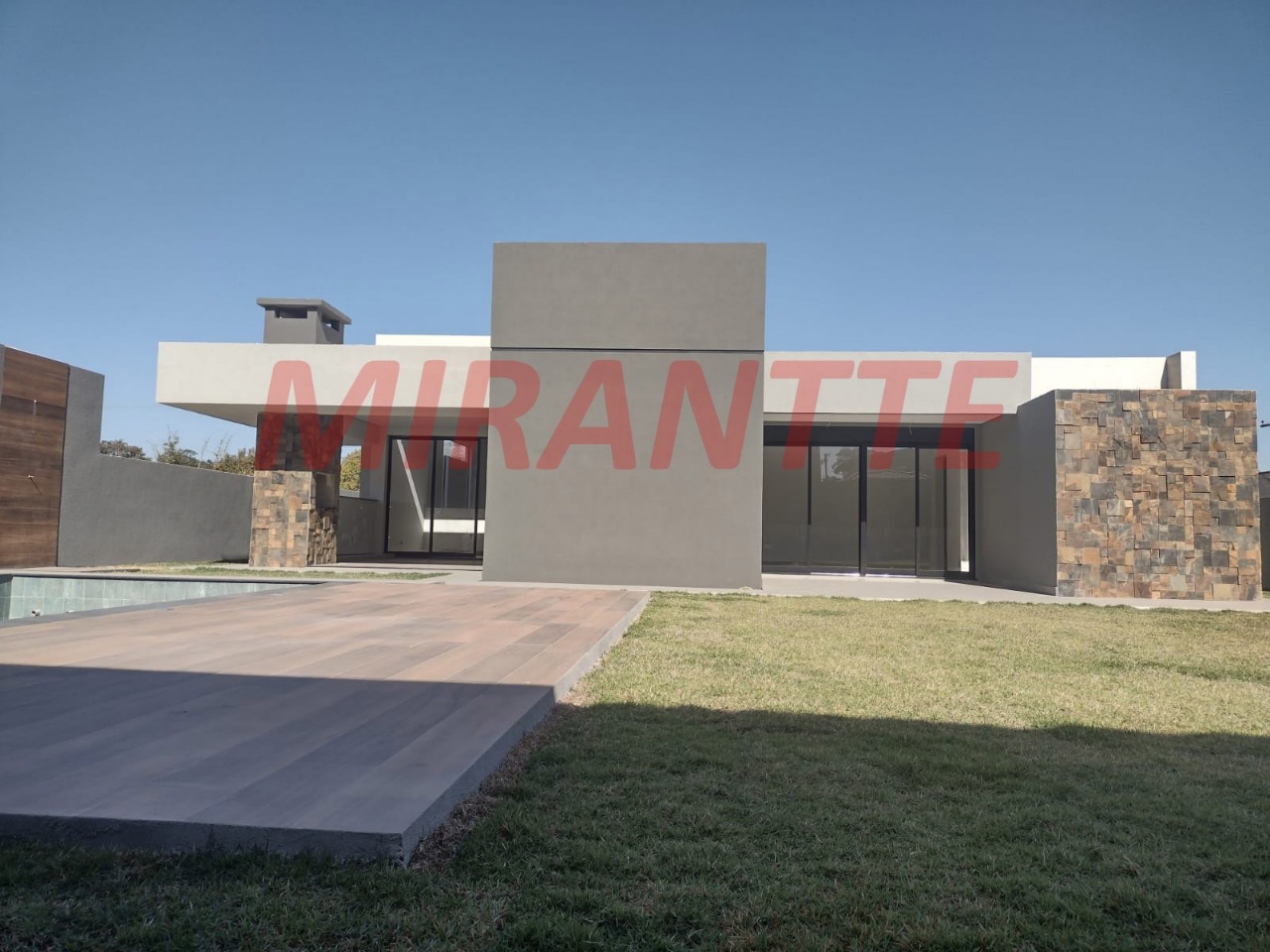 Cond. fechado de 285m² com 4 quartos em Boa Vista