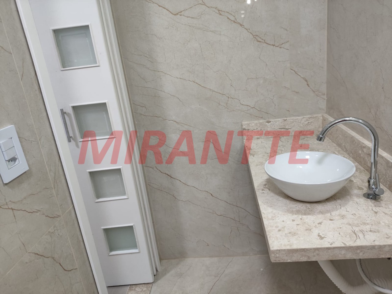 Cond. fechado de 109.01m² com 3 quartos em Chora Menino