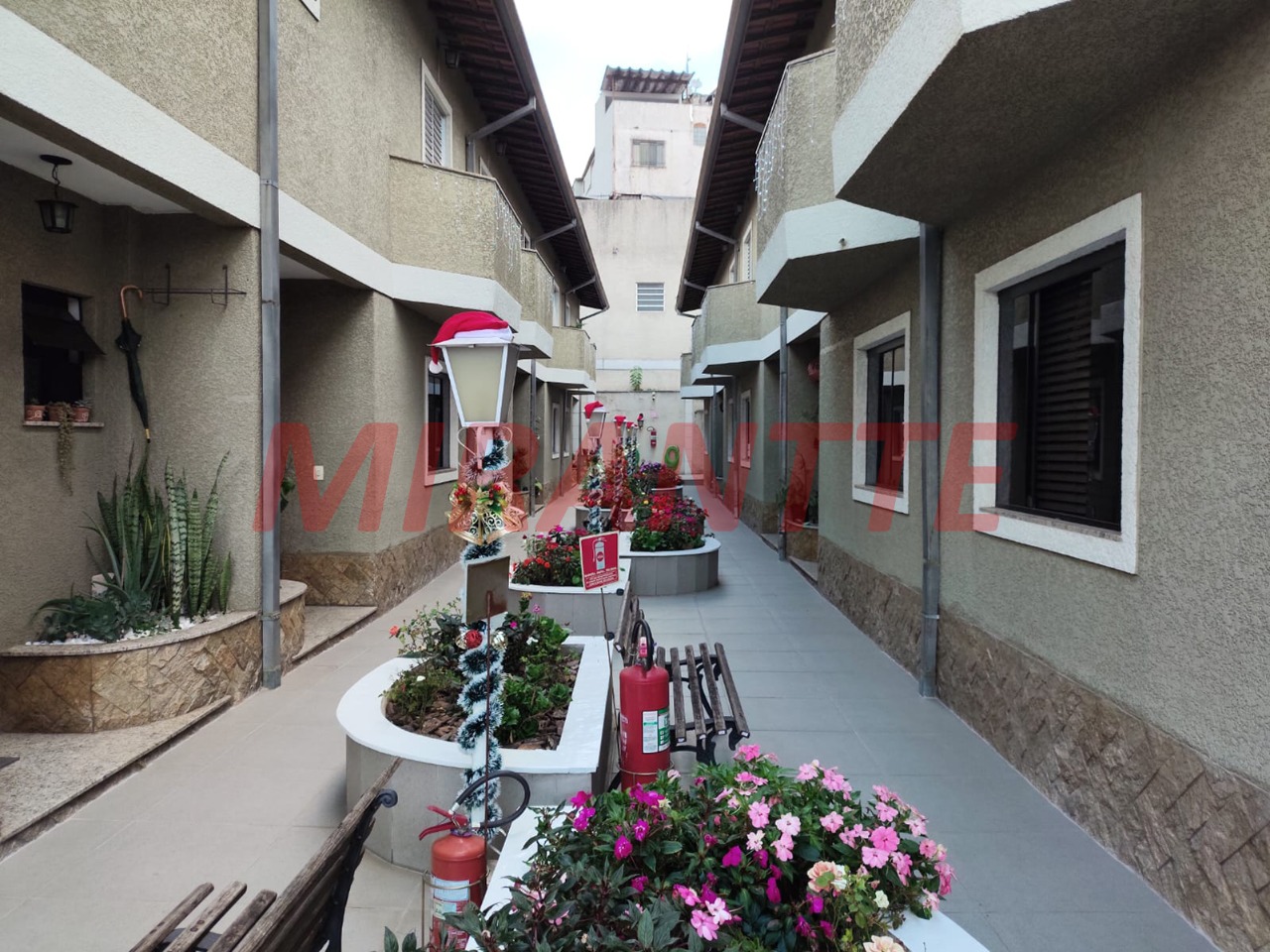 Cond. fechado de 109.01m² com 3 quartos em Chora Menino