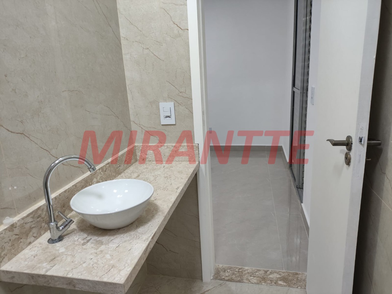 Cond. fechado de 109.01m² com 3 quartos em Chora Menino