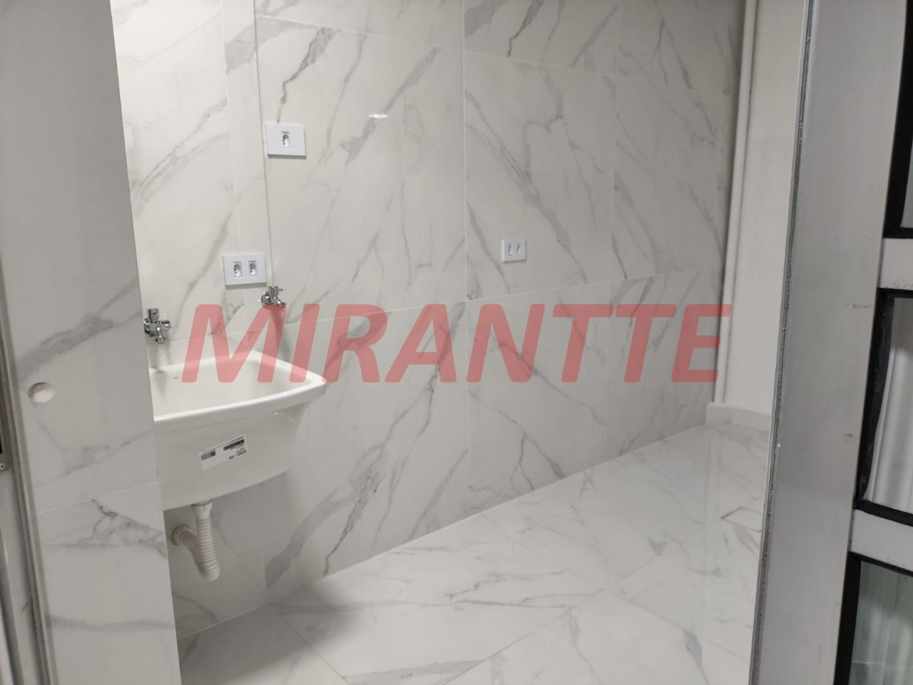 Cond. fechado de 109.01m² com 3 quartos em Chora Menino