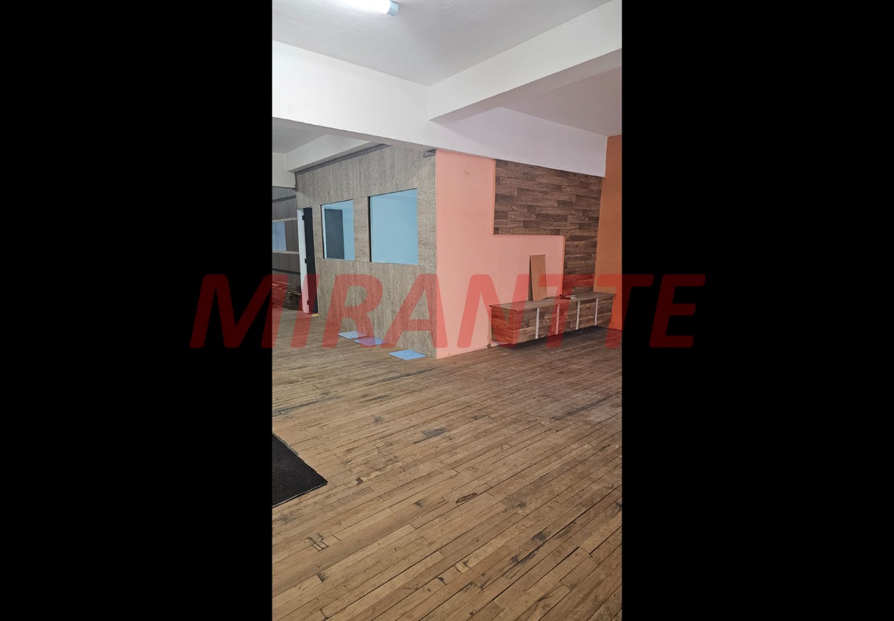 Comercial de 870m² em Limão