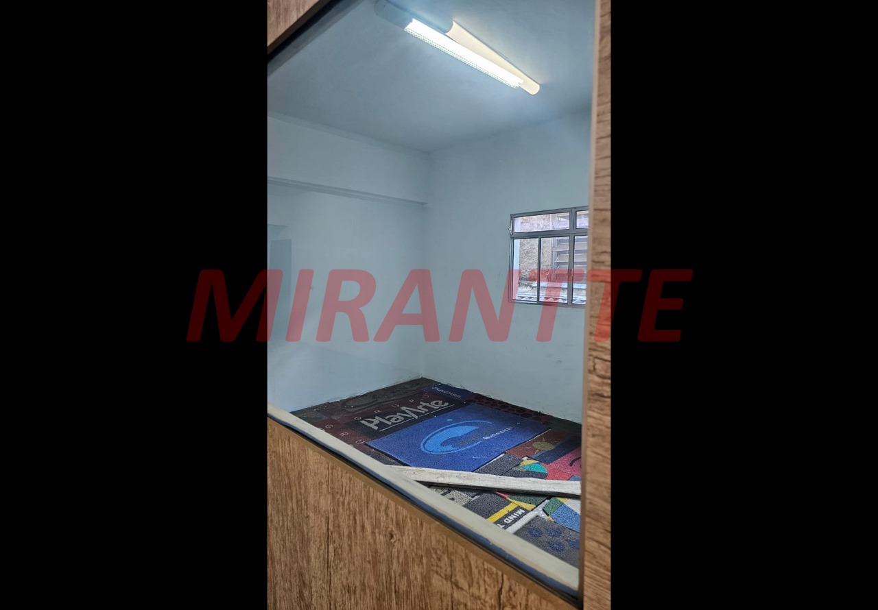 Comercial de 870m² em Limão