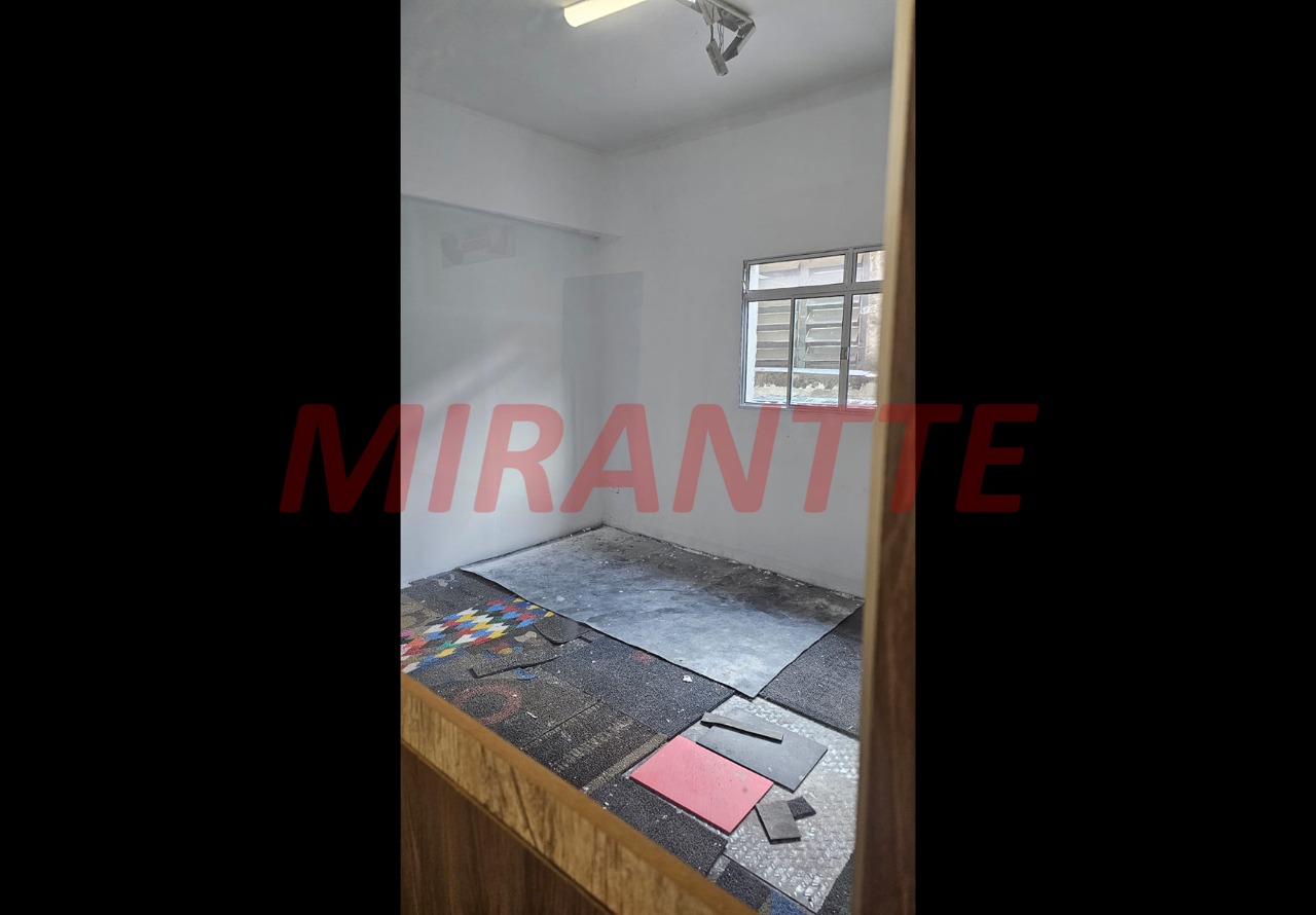 Comercial de 870m² em Limão
