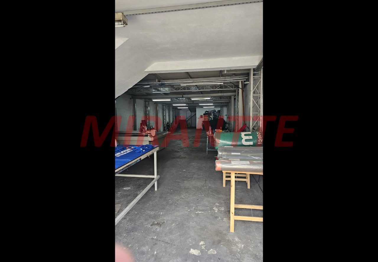 Comercial de 870m² em Limão