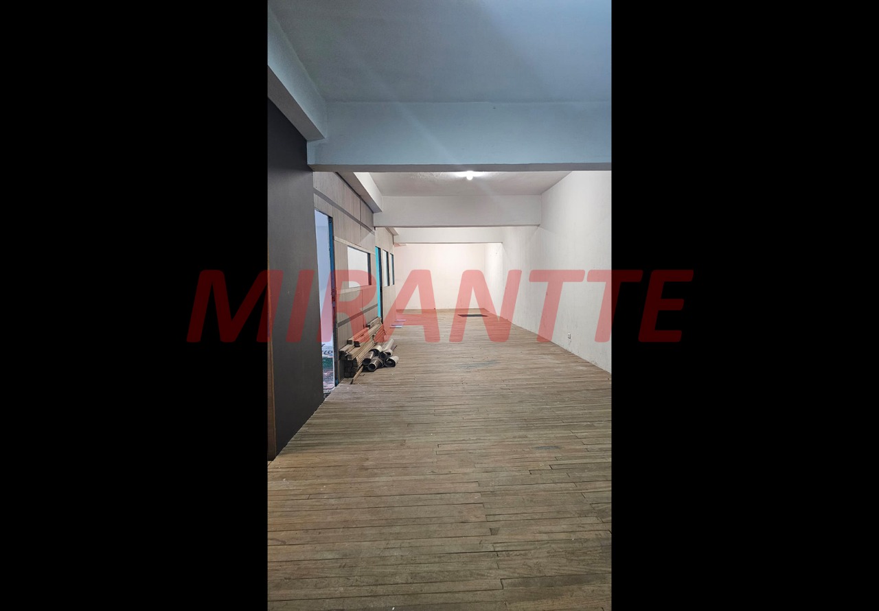 Comercial de 870m² em Limão