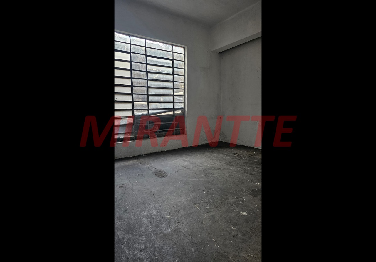 Comercial de 870m² em Limão