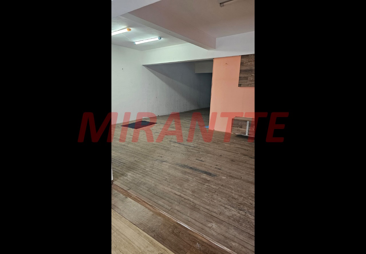 Comercial de 870m² em Limão