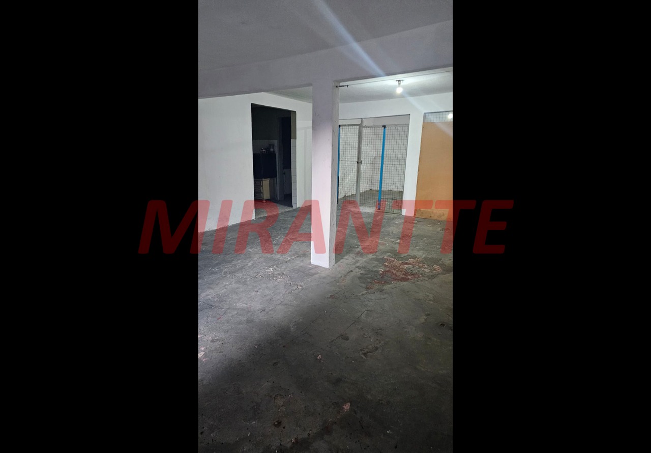 Comercial de 870m² em Limão
