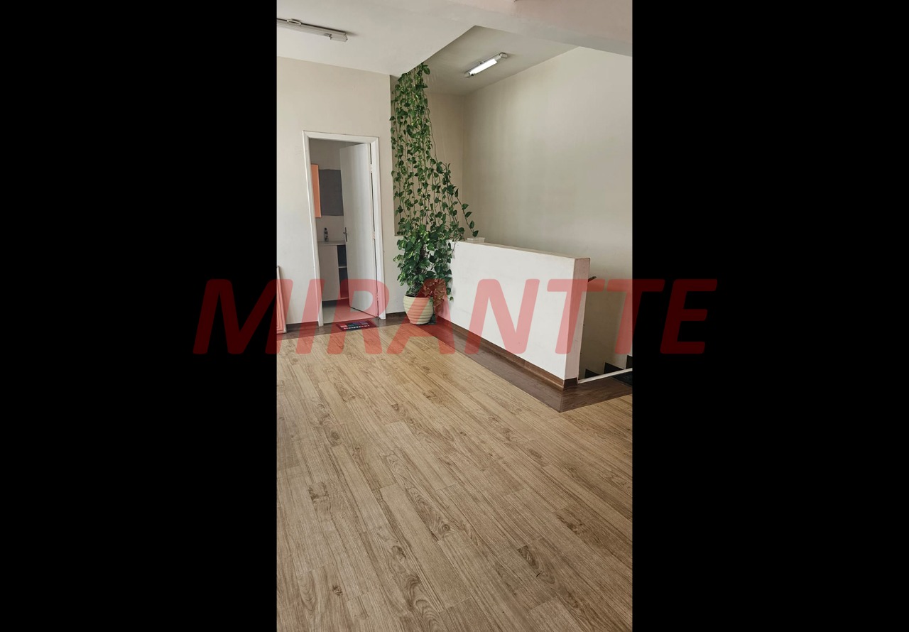 Comercial de 870m² em Limão