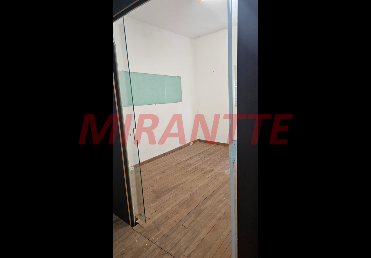 Comercial de 870m² em Limão