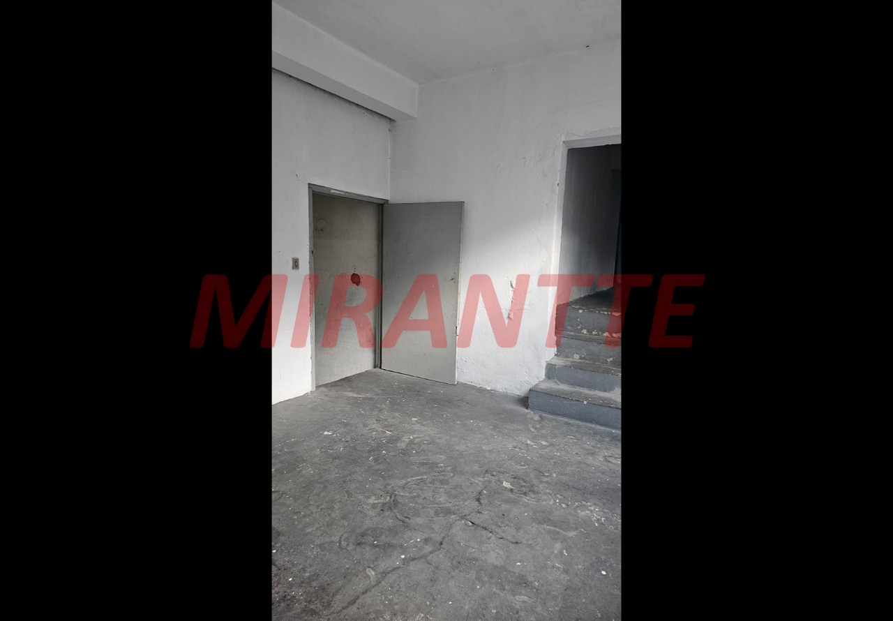 Comercial de 870m² em Limão