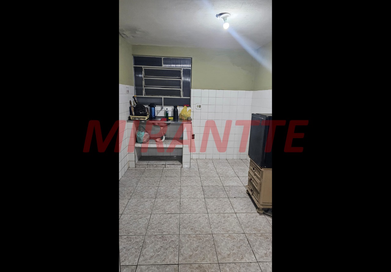 Comercial de 870m² em Limão