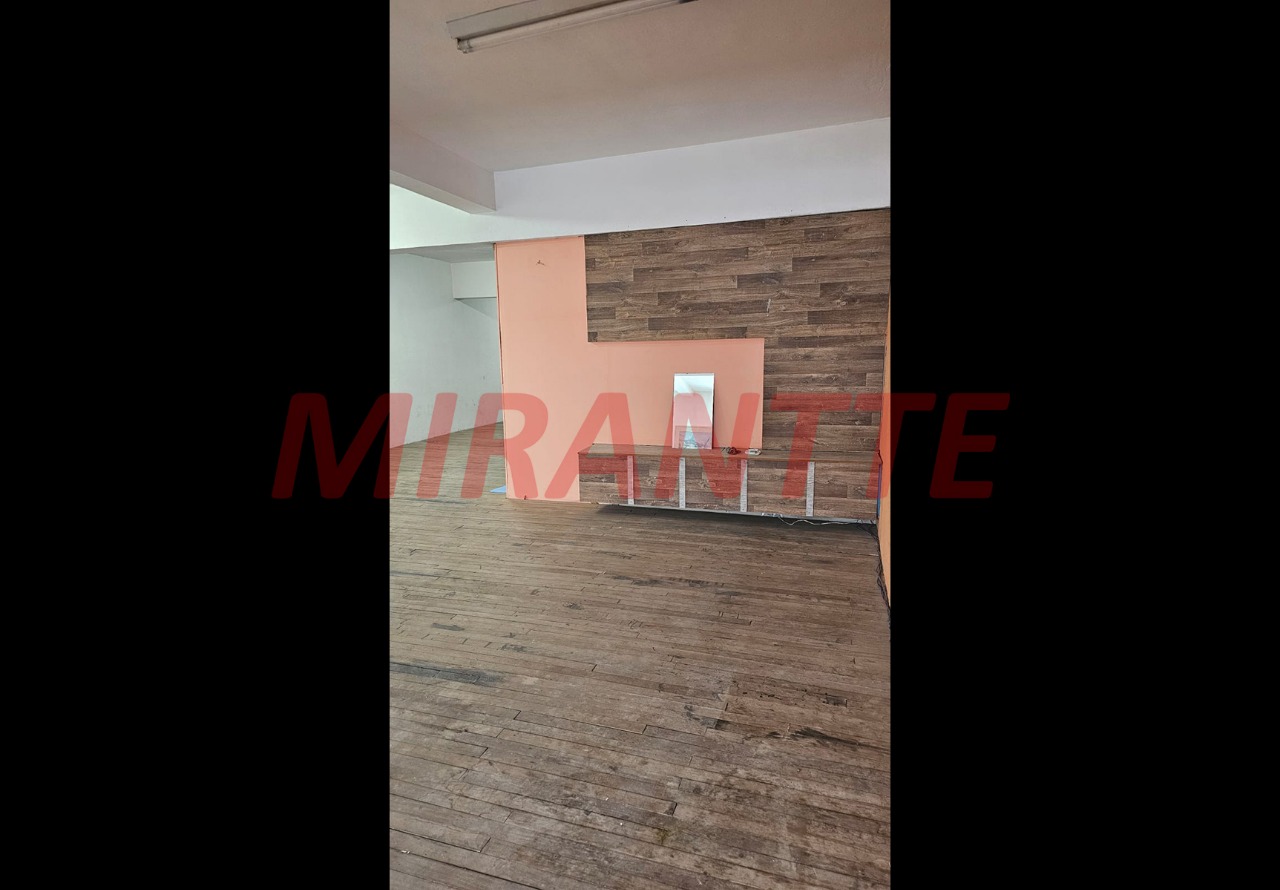 Comercial de 870m² em Limão