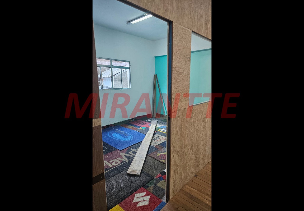 Comercial de 870m² em Limão
